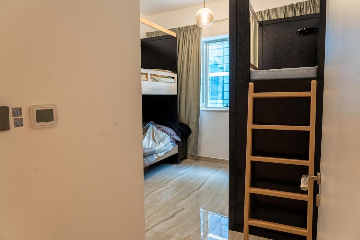 Female - Girls Joyful Journeys - Girls Only Bedspace Holiday home